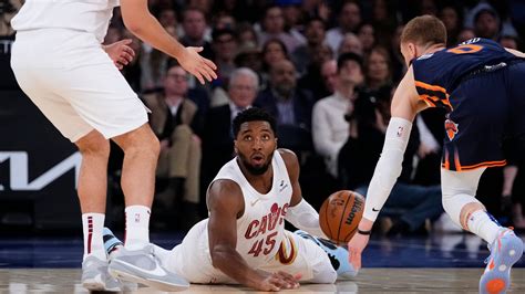 Mitchell scores 30 points as the Cavaliers snap a 3-game skid, beating the Knicks 95-89